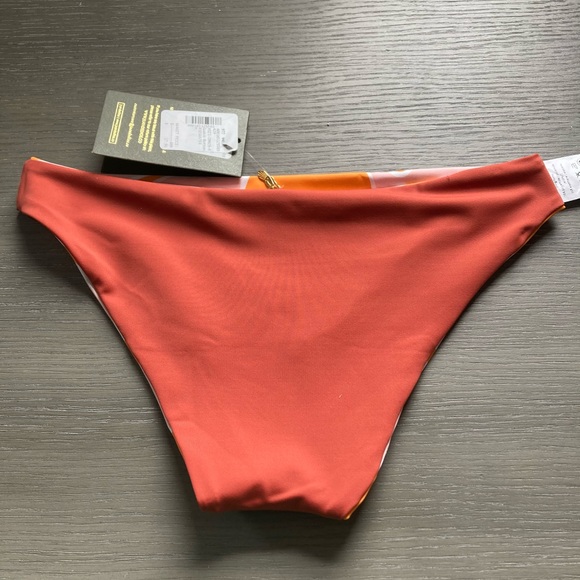 Juan de Dios NWT by Moye Guava Low-Rise reversible Bikini Bottom M - Picture 7 of 7